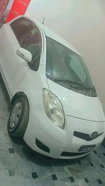 Toyota Vitz 2010 for Sale in Mardan Image-1