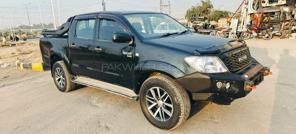 Toyota Hilux 2010 for Sale in Islamabad Image-1