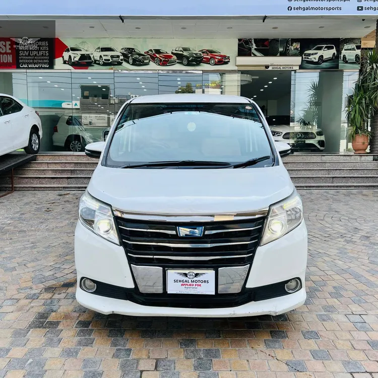 Toyota Noah 2014 for Sale in Islamabad Image-1