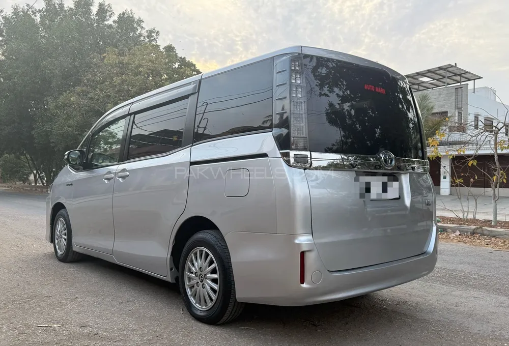 Toyota Voxy 2017 for Sale in Karachi Toyota Voxy 2017 for Sale in Karachi Image-8
