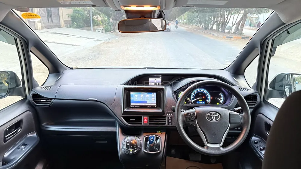 Toyota Voxy 2017 for Sale in Karachi Toyota Voxy 2017 for Sale in Karachi Image-11