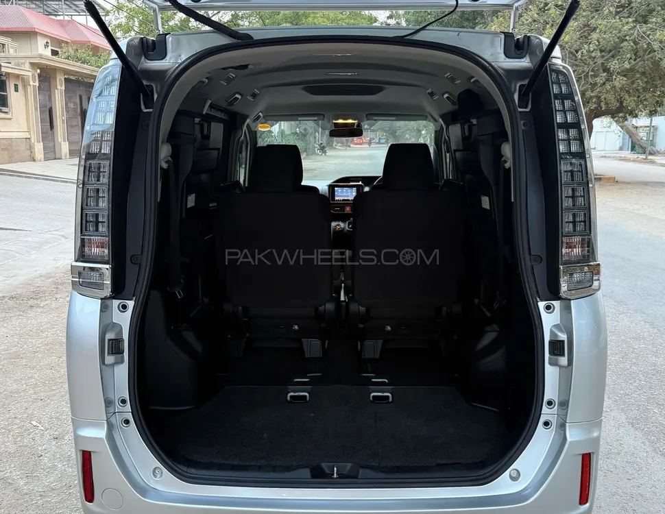 Toyota Voxy 2017 for Sale in Karachi Toyota Voxy 2017 for Sale in Karachi Image-13