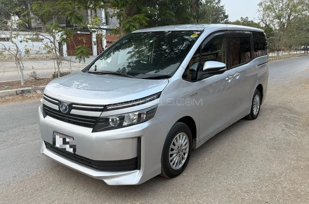 Toyota Voxy 2017 for Sale in Karachi Image-1