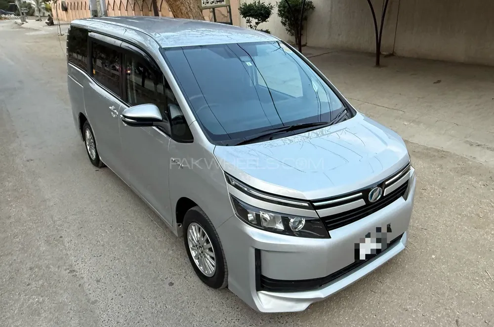 Toyota Voxy 2017 for Sale in Karachi Toyota Voxy 2017 for Sale in Karachi Image-7
