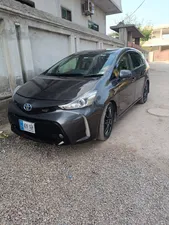 Toyota Prius Alpha G 2013 for Sale