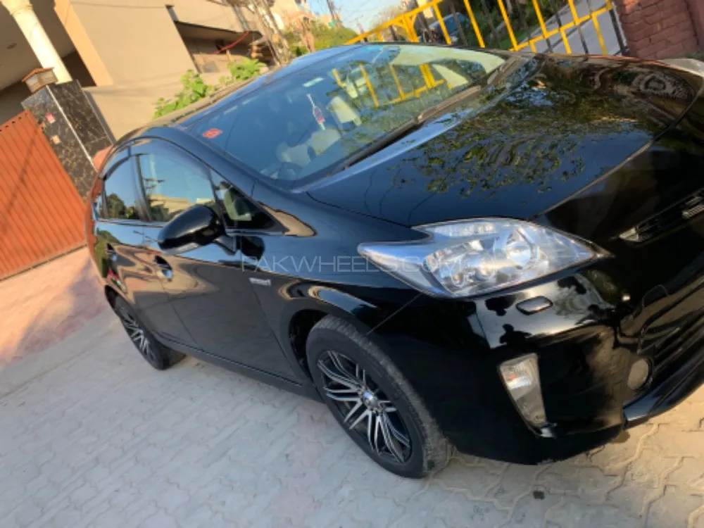 Toyota Prius 2011 for Sale in Lahore Image-1