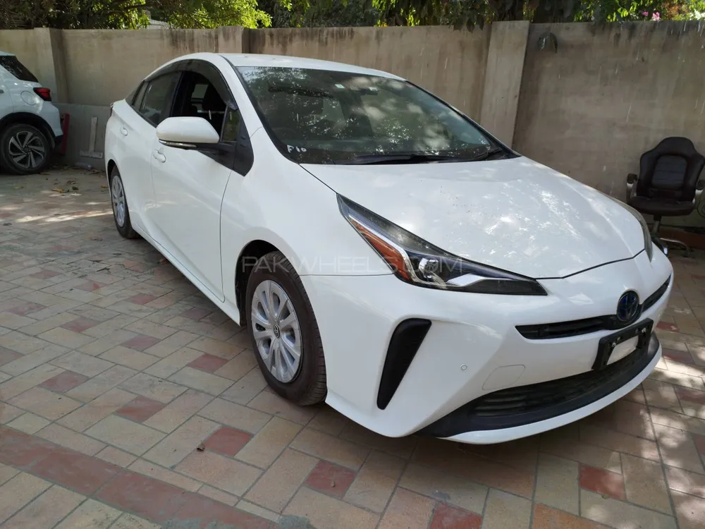 Toyota Prius 2021 for Sale in Karachi Image-1