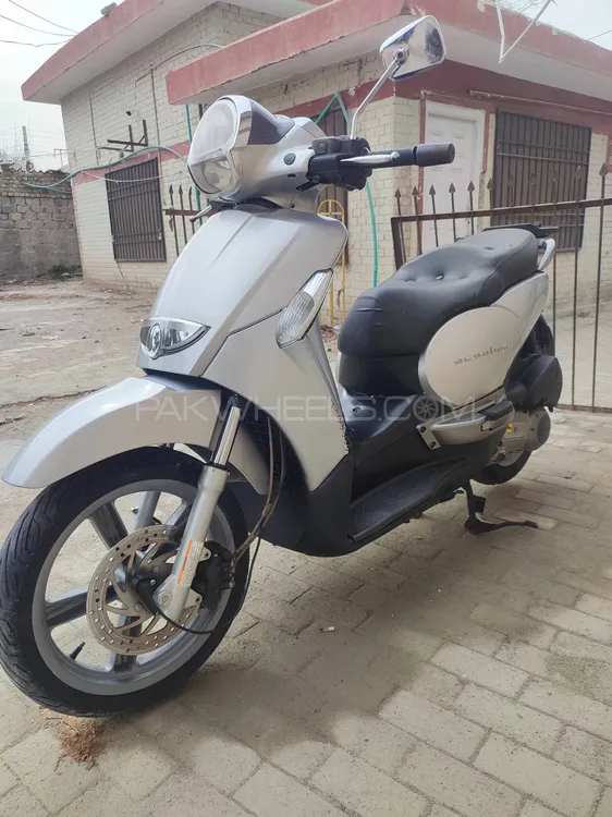 Aprilia SPORTCITY CUBE 125 - 200 - 300 2010 for Sale Image-1