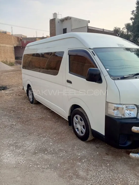 Toyota Hiace 2017 for Sale in Burewala Image-1