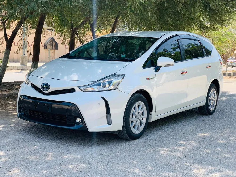 Toyota Prius Alpha 2020 for Sale in Karachi Image-1