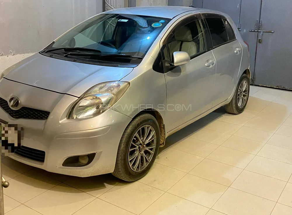 Toyota Vitz 2009 for Sale in Sialkot Image-1