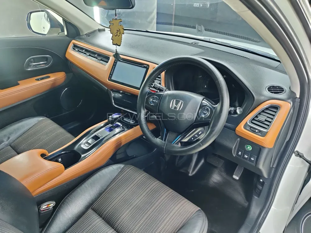 Honda Vezel 2015 for Sale in Faisalabad Image-1