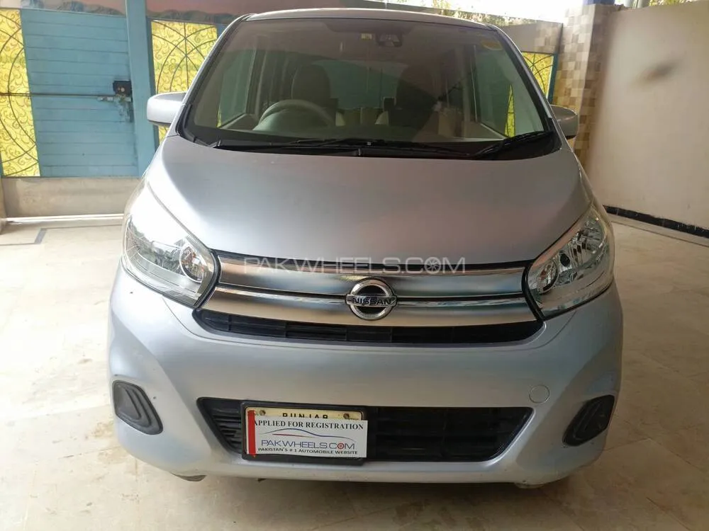 نسان ڈیز 2016 for Sale in ملتان Image-1