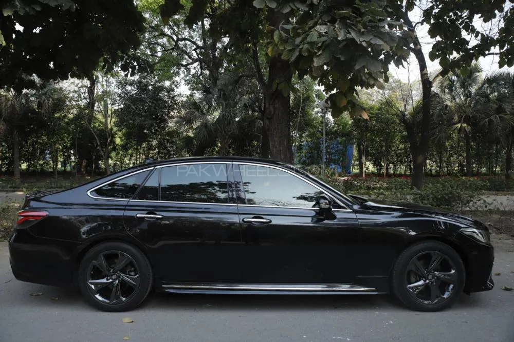 Toyota Crown 2020 for Sale in Lahore Image-1