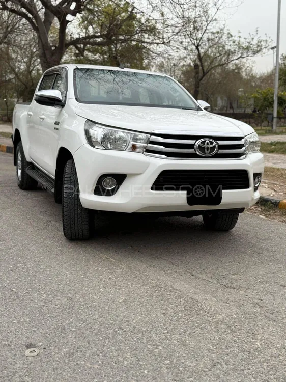 Toyota Hilux 2018 for Sale in Islamabad Image-1