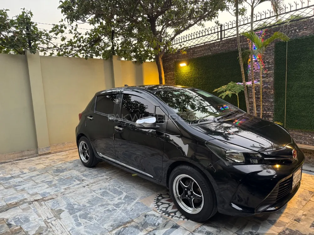 Toyota Vitz 2014 for Sale in Sialkot Image-1