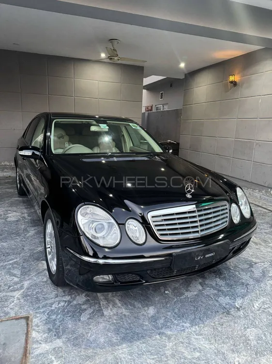 Mercedes Benz E Class 2005 for Sale in Lahore Image-1