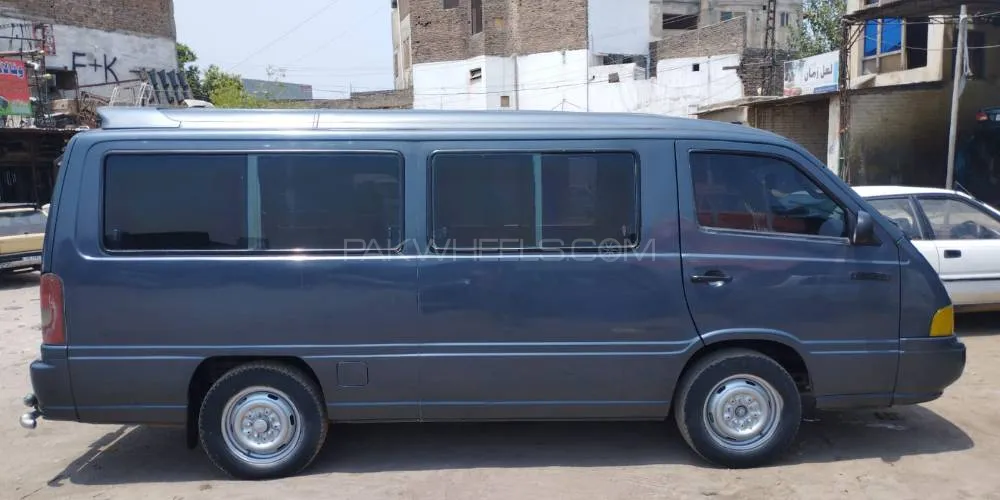 Toyota Hiace 2000 for Sale in Lahore Image-1
