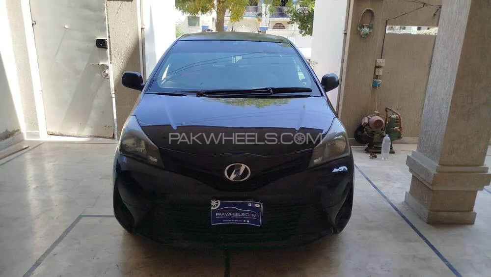 Toyota Vitz 2014 for Sale in Karachi Image-1