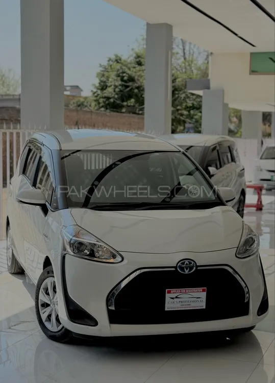 Toyota Sienta 2018 for Sale in Peshawar Image-1