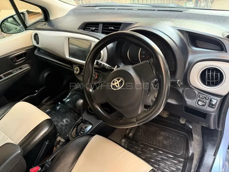 Toyota Vitz 2017 for Sale in Faisalabad Image-1