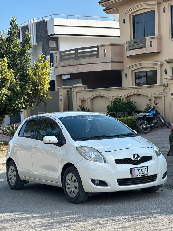 Toyota Vitz 2010 for Sale in Islamabad Image-1
