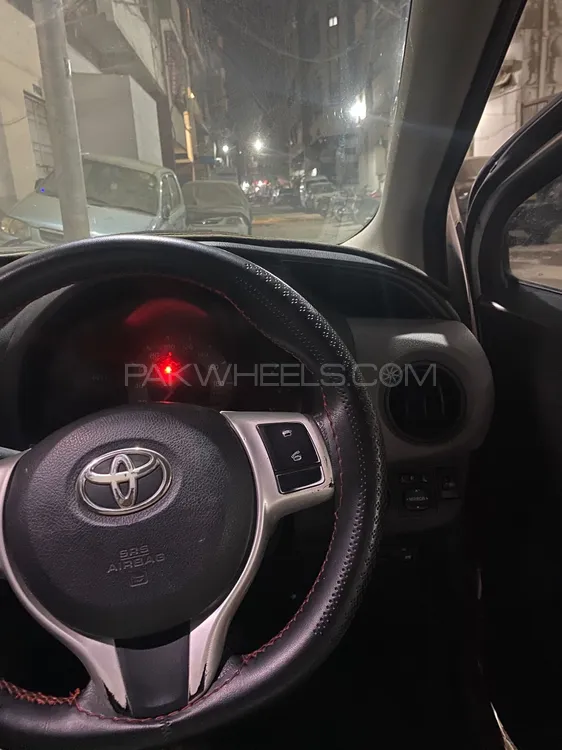 Toyota Vitz 2014 for Sale in Karachi Image-1