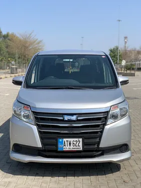 Toyota Noah G 2015