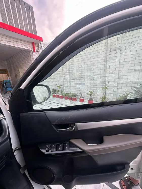 Toyota Hilux 2017 for Sale in Nowshera Toyota Hilux 2017 for Sale in Nowshera Image-14