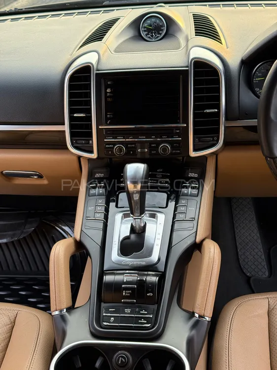 Porsche Cayenne 2015 for Sale in Lahore Porsche Cayenne 2015 for Sale in Lahore Image-9