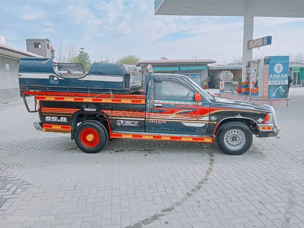 Toyota Hilux 1992 for Sale in Peshawar Toyota Hilux 1992 for Sale in Peshawar Image-4
