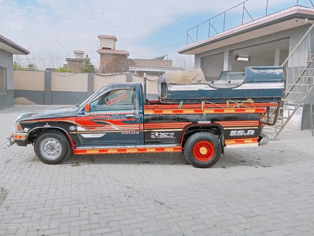 Toyota Hilux 1992 for Sale in Peshawar Toyota Hilux 1992 for Sale in Peshawar Image-2