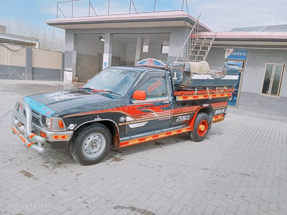 Toyota Hilux 1992 for Sale in Peshawar Toyota Hilux 1992 for Sale in Peshawar Image-3