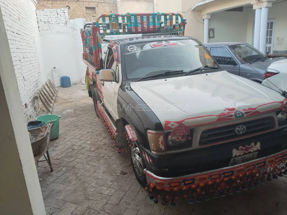 Toyota Hilux 2005 for Sale in Dera ismail khan Image-1