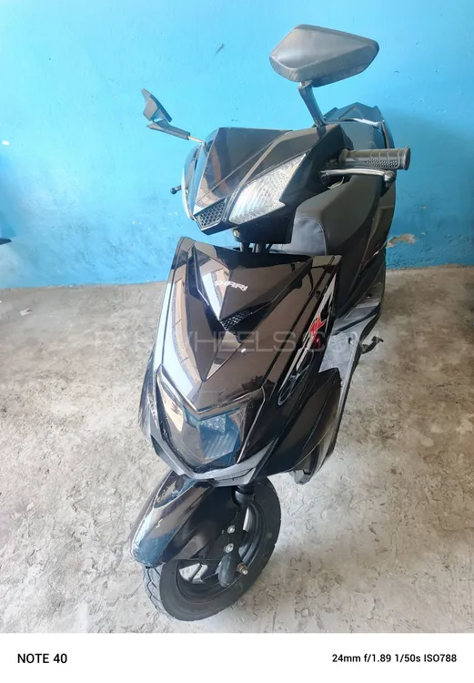 Lectrix Scooty 2024 for Sale Image-1