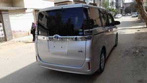 TOYOTA VOXY 
Model 2018
UNREGISTERED 
mileage 153440km
R GRADE