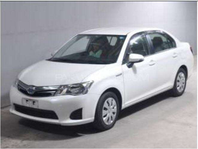 Toyota Corolla Axio 2013 for Sale in Karachi Image-1
