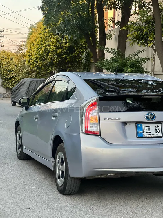 Toyota Prius 2014 for Sale in Lahore Toyota Prius 2014 for Sale in Lahore Image-6