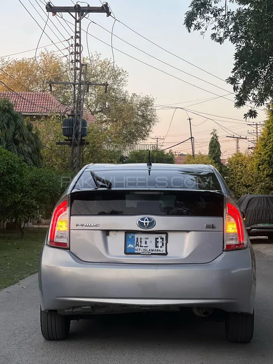 Toyota Prius 2014 for Sale in Lahore Toyota Prius 2014 for Sale in Lahore Image-5