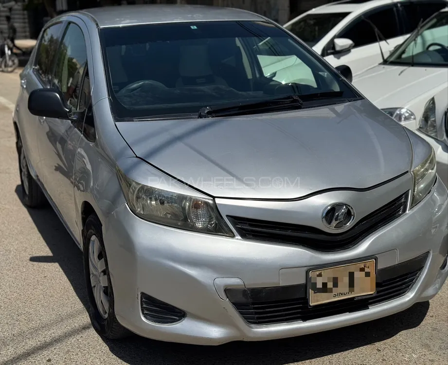 Toyota Vitz 2011 for Sale in Karachi Image-1