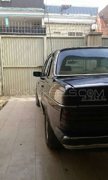 Mercedes Benz E Class 1980 for Sale in Peshawar Image-1