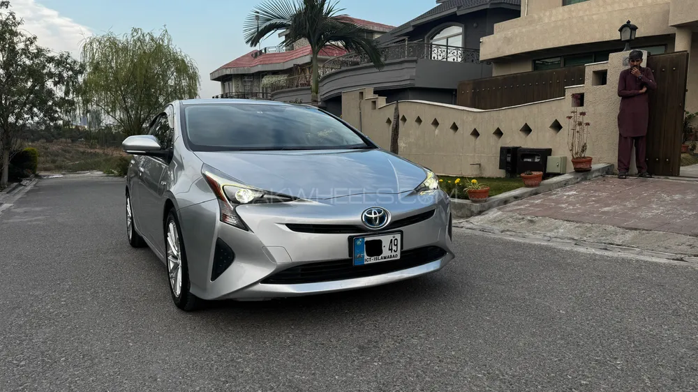 Toyota Prius 2017 for Sale in Islamabad Image-1
