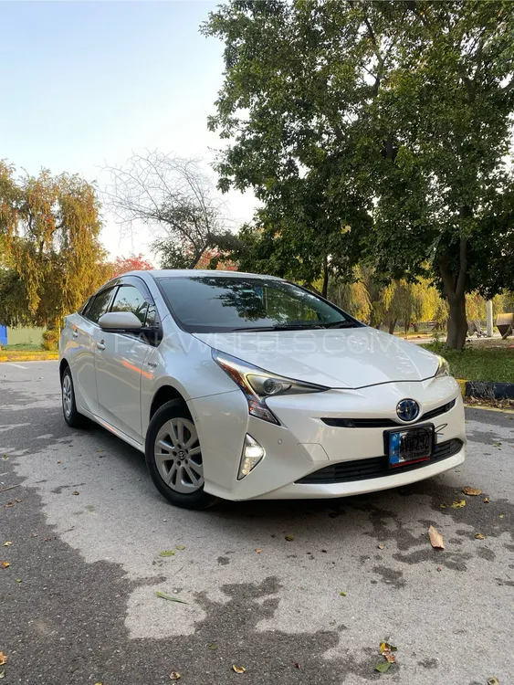 Toyota Prius 2018 for Sale in Islamabad Image-1