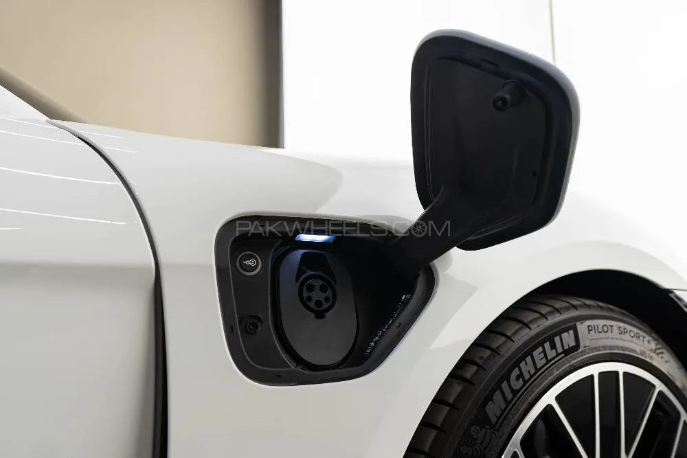 Porsche Taycan 2021 for Sale in Lahore Porsche Taycan 2021 for Sale in Lahore Image-10
