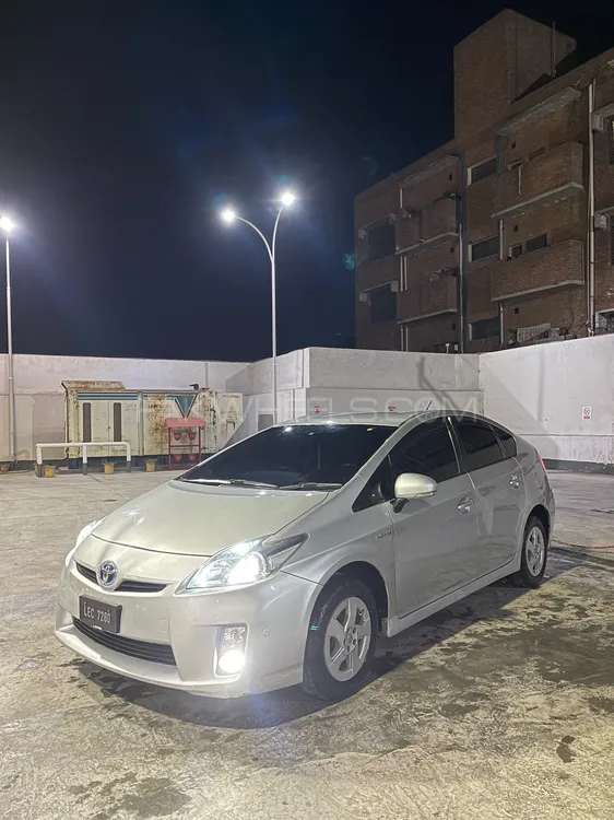 Toyota Prius 2011 for Sale in Peshawar Image-1