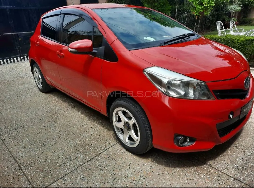 Toyota Vitz 2012 for Sale in Peshawar Image-1