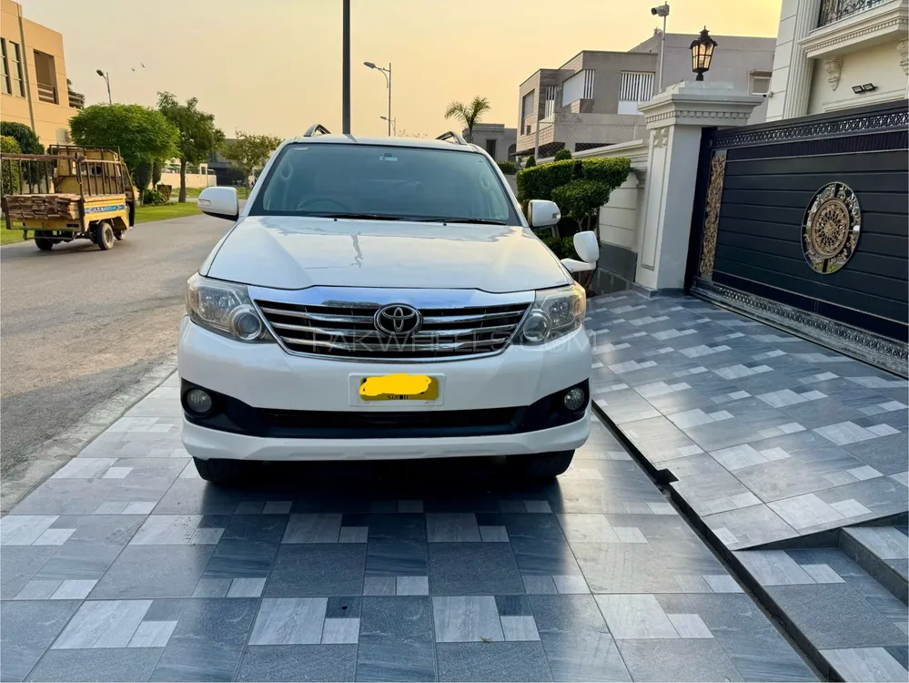 Toyota Fortuner 2015 for Sale in Lahore Image-1