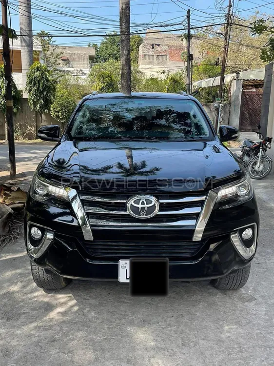 Toyota Fortuner 2017 for Sale in Lahore Image-1