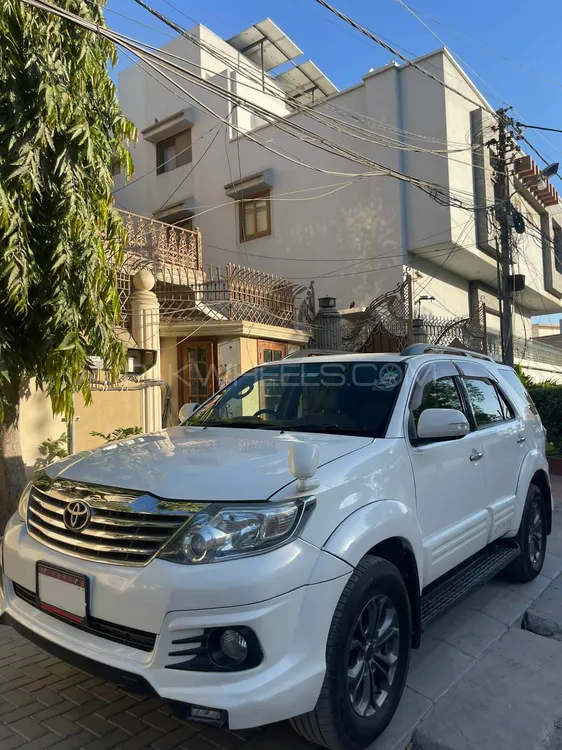 Toyota Fortuner 2016 for Sale in Karachi Image-1