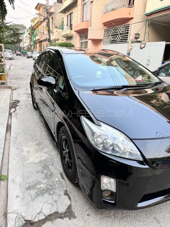 Toyota Prius 2011 for Sale in Lahore Image-1